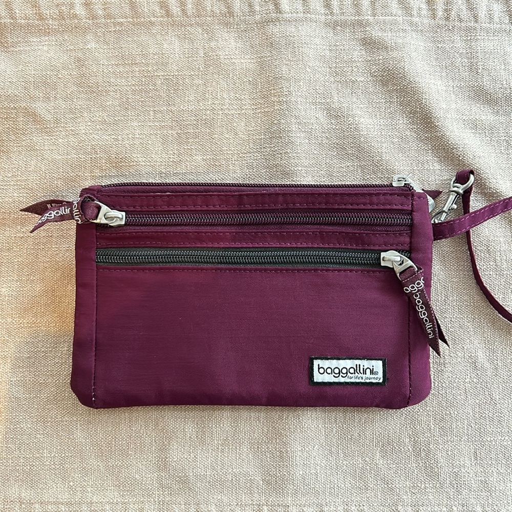 Baggallini RFID wristlet bag wallet